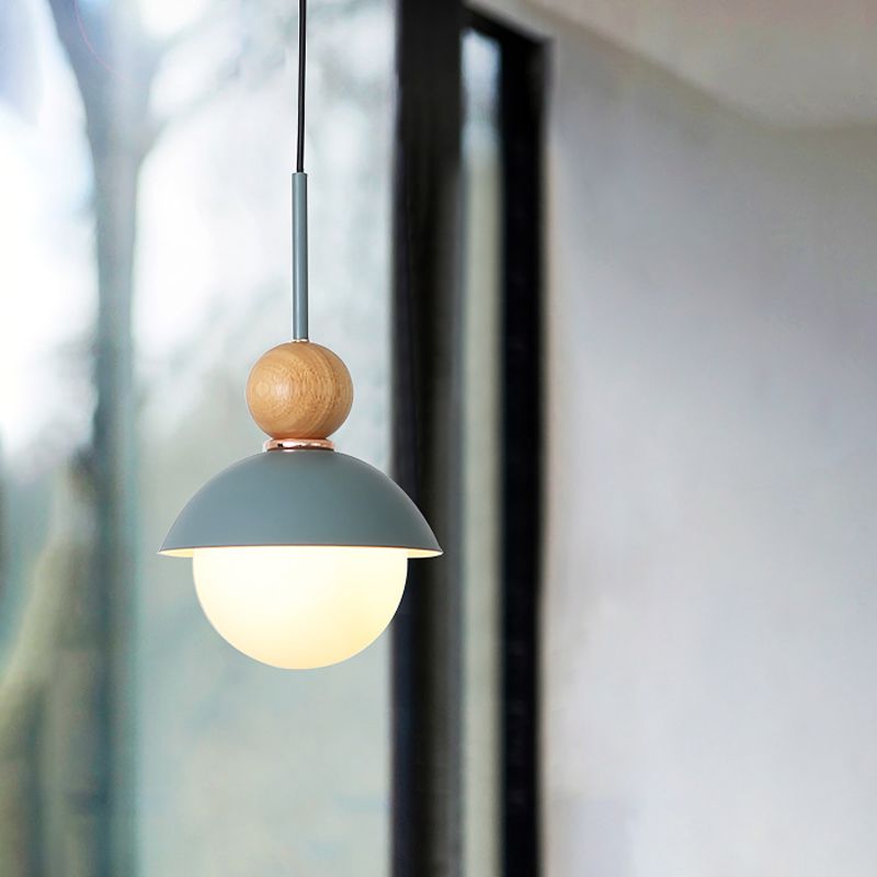 Forme de poupée ensoleillée suspendue légère macaron métallique 1