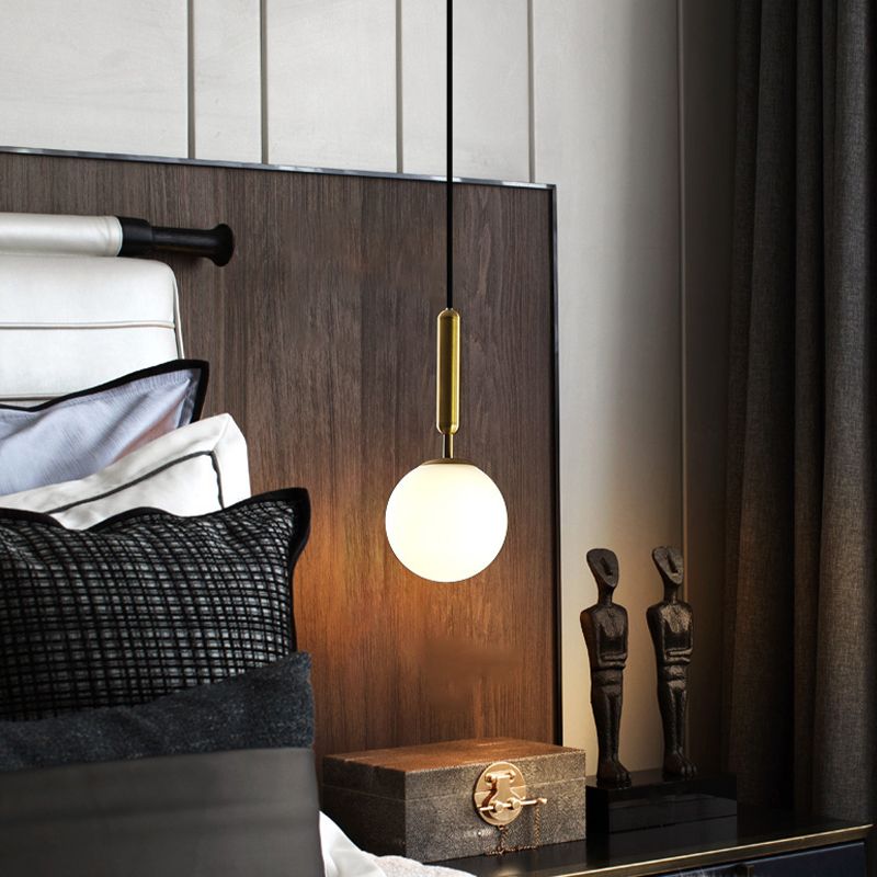 Forme sphérique Éclairage suspendu en verre de style moderne 1 lampe suspendue légère pour le salon