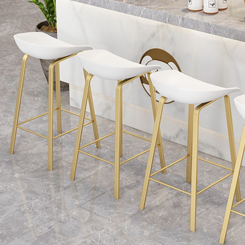 Indoor Contemporary Plastic Bucket Seat Bar Stool with Footrest