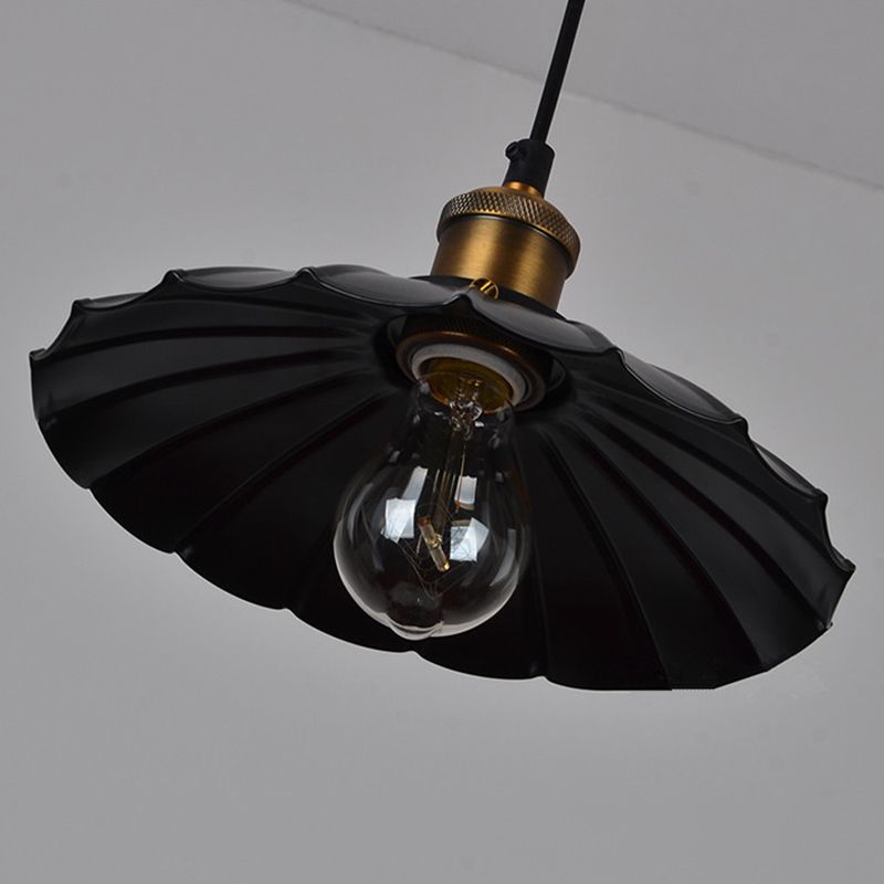 Lampada industriale a sospensione mini bulbo retrò in ottone con tonalità di piattino nero con tonalità nera