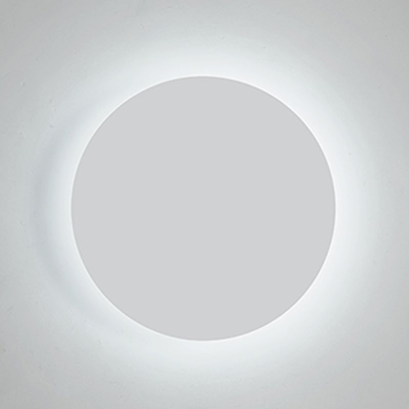 Round Shape Metal Wall Light Modern Style 1 Light Wall Mount Light in White