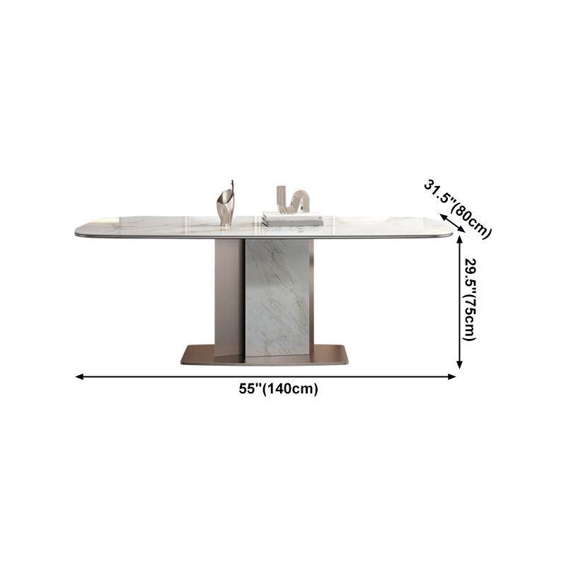 Mesa de comedor de piedra sinterizada de lujo con pedestal de metal en oro rosa