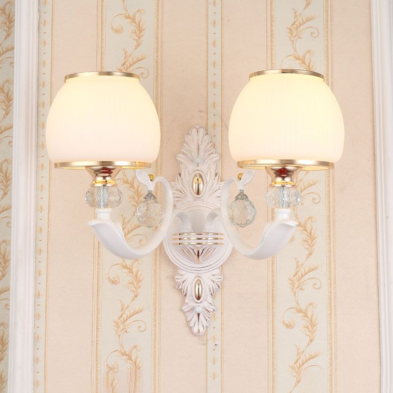 Éclairage mural en métal incurvé Idées d'éclairage mural en or moderne avec ombre en verre géométrie