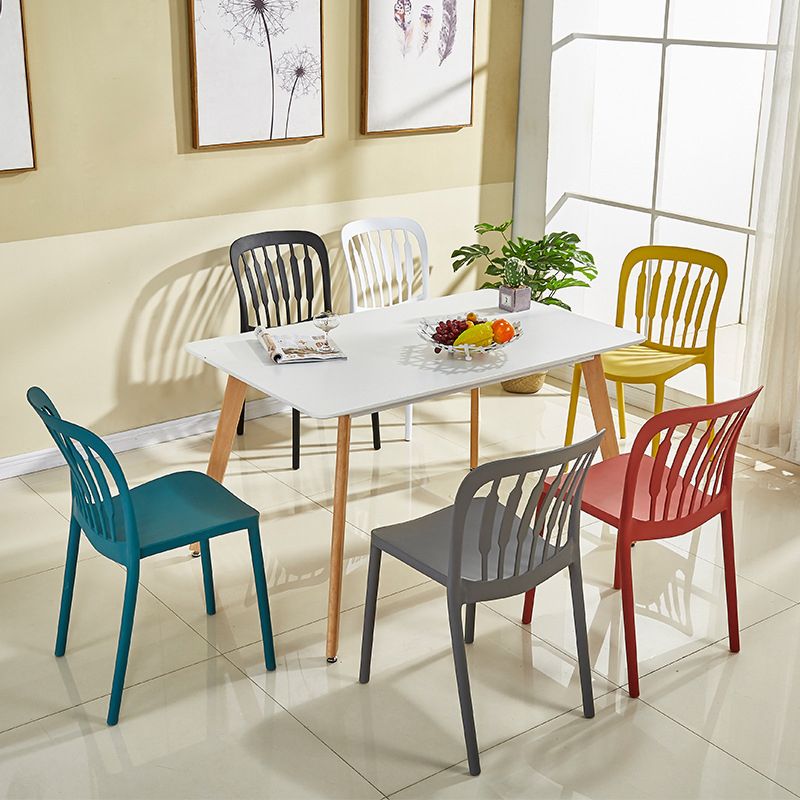 Chaise d'appoint empilable en plastique de Style Glam, chaise de salle à manger au fini mat pour un usage domestique