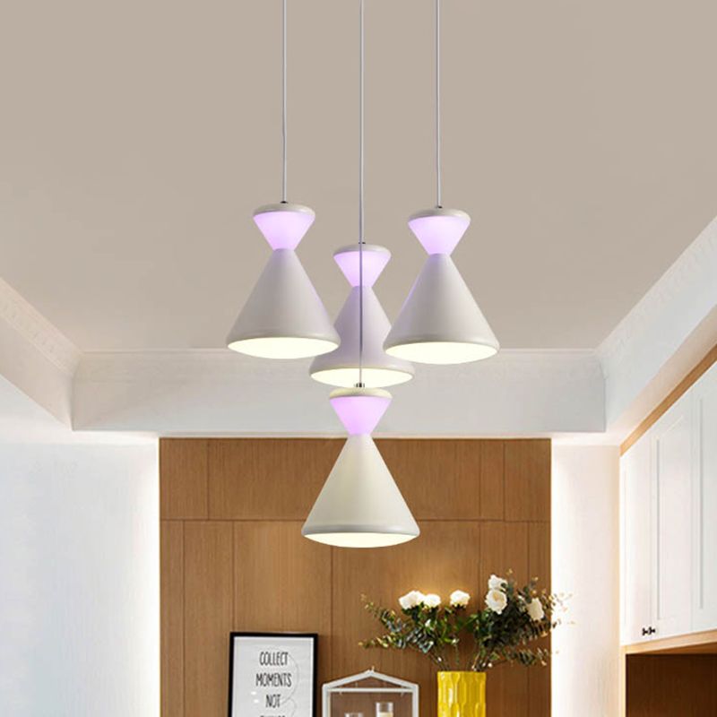 4 têtes Coup de salle à manger grappe pendente Light moderniste LED BLANC PROSDE LEMPORT AVEC SOURGLASS CHAPE ACRYLIQUE