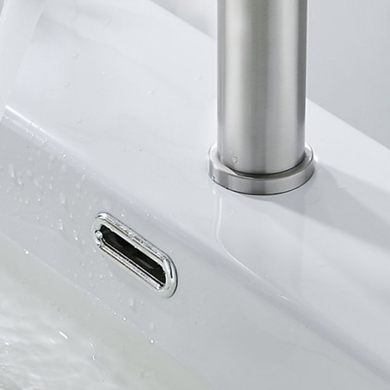 Modern Low Arc Sink Faucet with Single Handle Bathroom Sink Faucet