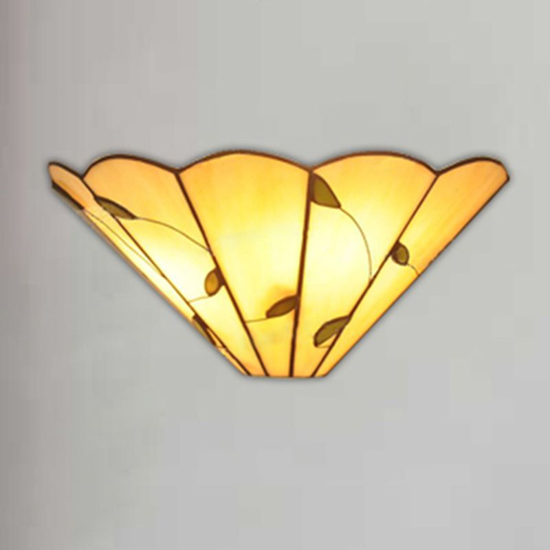 Tiffany Style Conical Wall Sconce with Leaf Pattern Art Glass Wall Light in Beige for Dining Room
