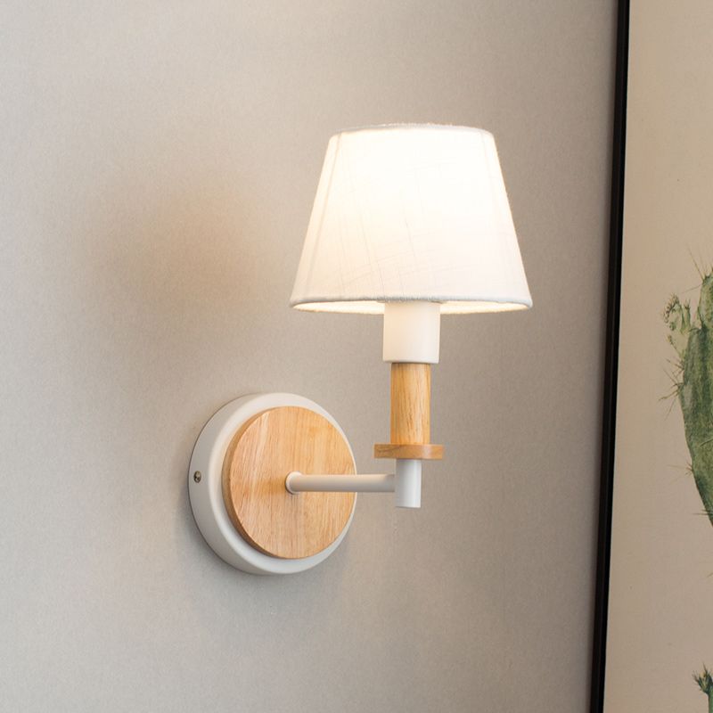 Luz de montaje de pared de tela cónica Nordic 1 bomba lámpara de pared negra/blanca con brazo en ángulo recto en blanco/luz beige