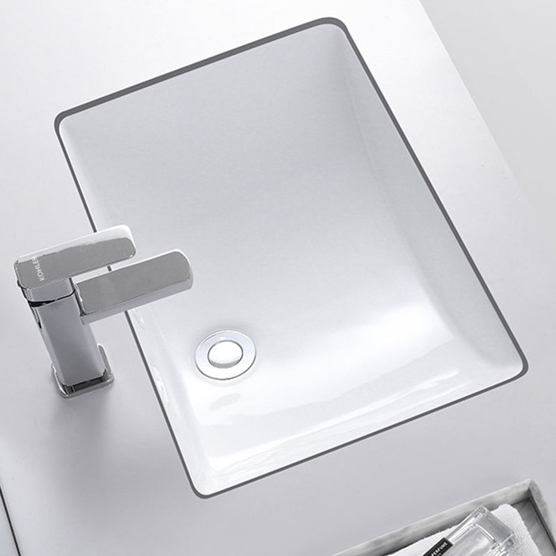 Classic Porcelain Bathroom Sink Trough Bathroom Sink in White