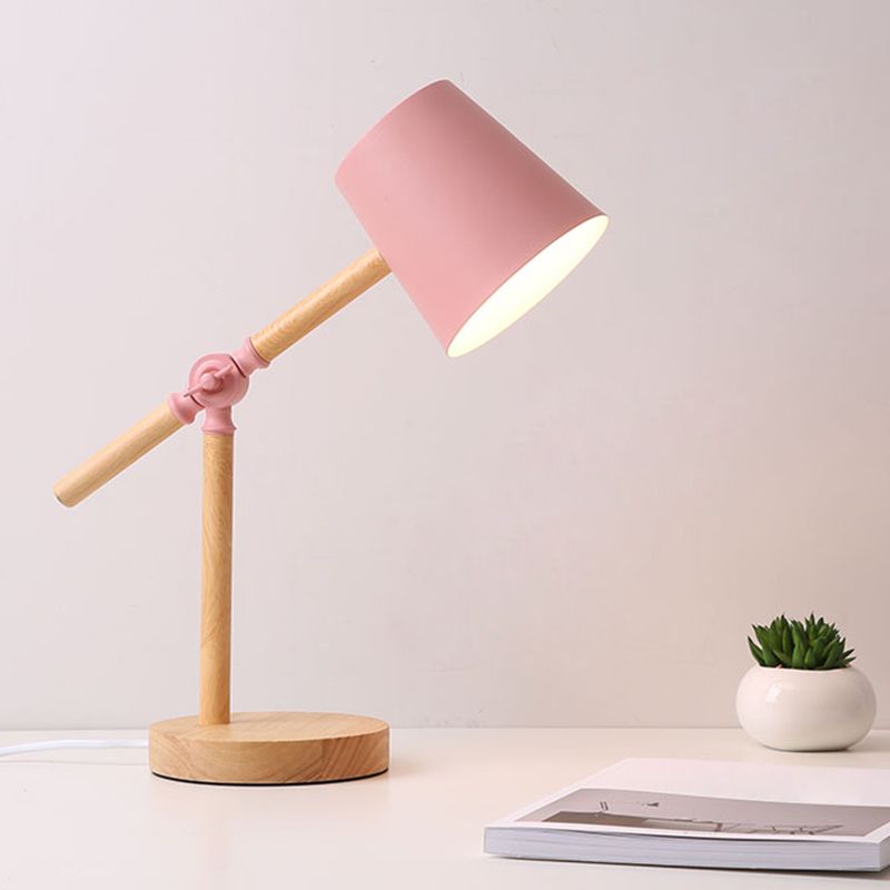 Lampada da tavolo con braccio oscillante in legno Macaron Lampada da lettura a 1 luce con paralume affusolato in metallo