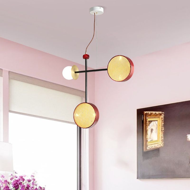 Moderne Vogue Cross Kronleuchter Metall 5-Licht Wohnzimmer Anhängerlampe in Rot mit Ballglasschatten und Maschenbildschirm