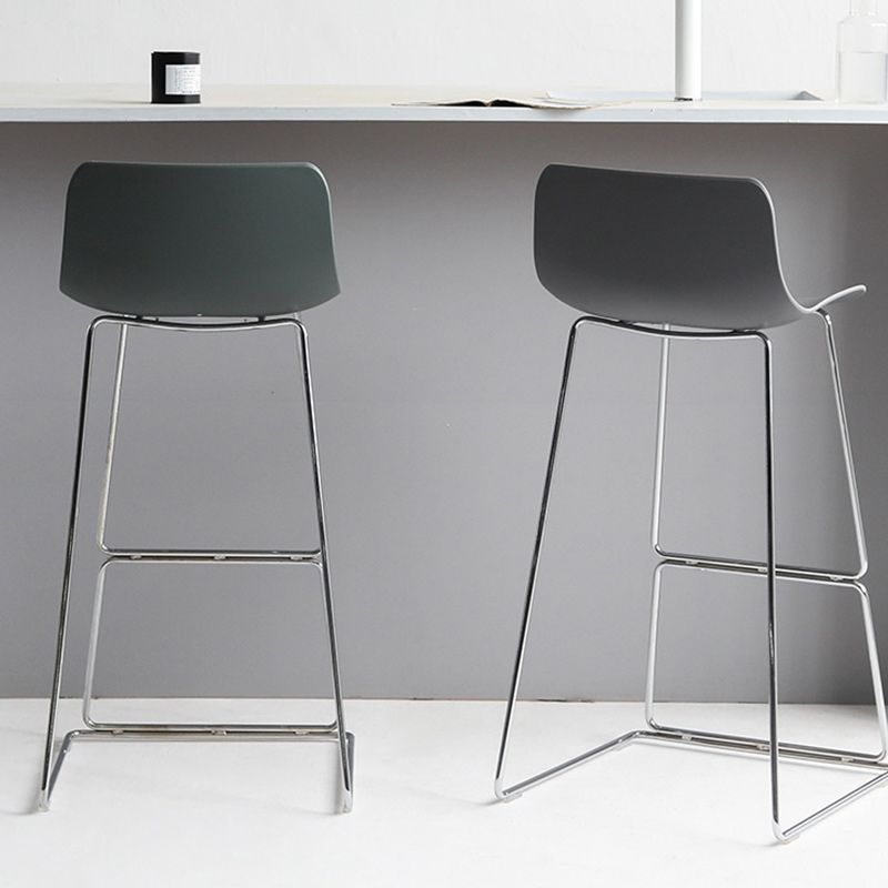Modern Style Bar-stool Bucket Plastic Bar Stool with Metal Legs for Home