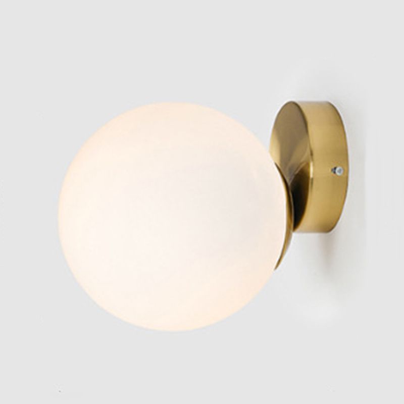 Éclair de mur de boue en verre style moderne.