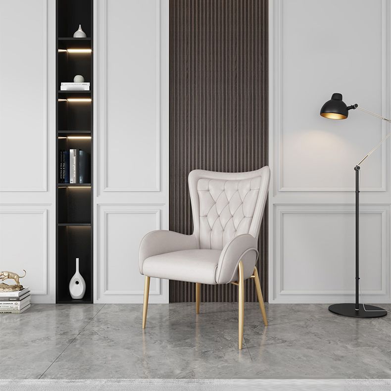 Skandinavischer Flügelback Metall Essstuhlstuhl Küche Gold Essarm Stuhl