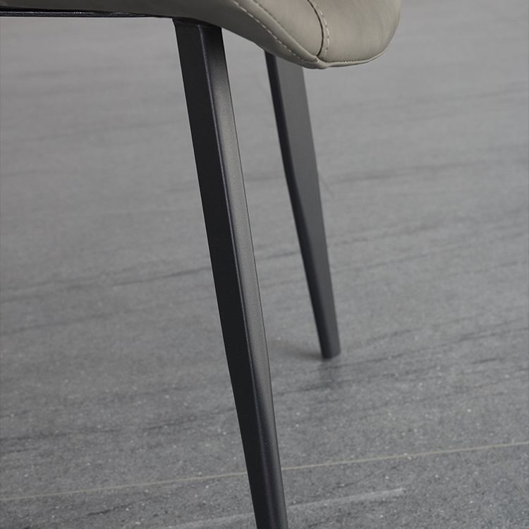 Sillas de comedor de cuero estilo moderno con respaldo macizo y 4 patas negras (juego de 2)