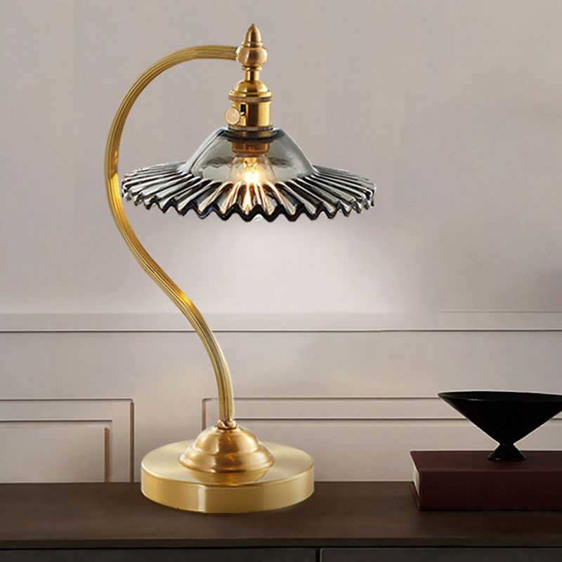 Una lampada da tavolo contemporanea blub lampada da scrivania in vetro in stile moderno per uffici di sala da studio