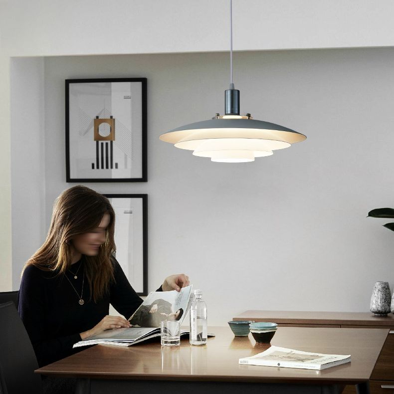 Salle d'éclairage de suspension en métal moderne à une lumière