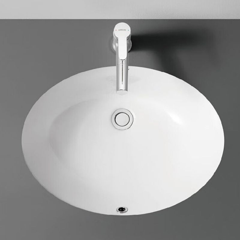 Modern Porcelain Bathroom Sink in White with Overflow Undermount Sink