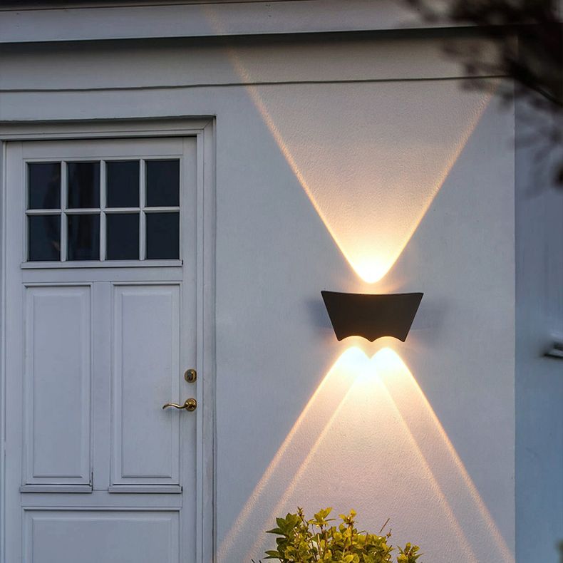 Modern Minimalist Style Up and Down LED Wall Sconce Metal Sconce Light Fixtures for Outside Wall