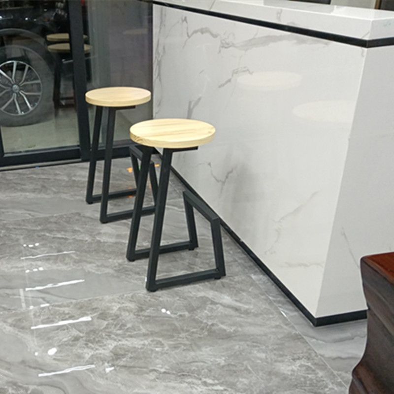 Modern Style Iron Bar Stool with Footrest Bristol Creative Bar Stool (set of 2)