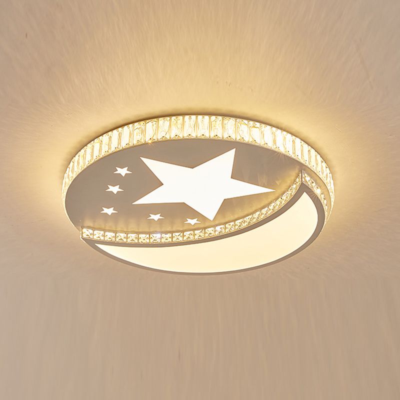 Lámpara de techo LED de estilo moderno cerca del accesorio de iluminación de techo con pantalla de cristal