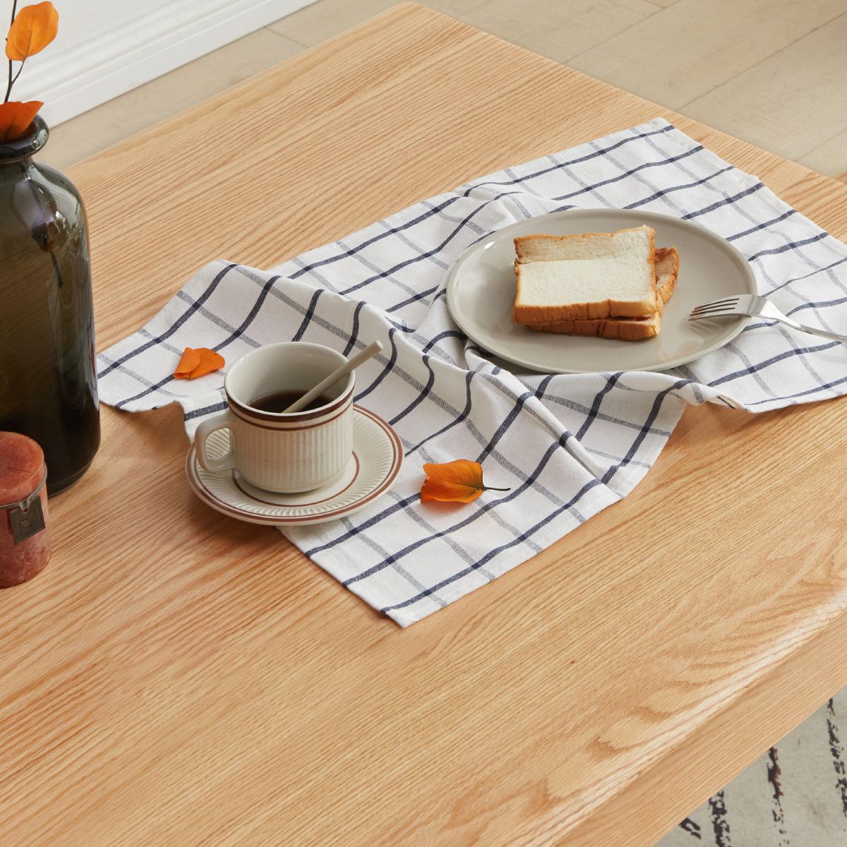 Table à manger de style traditionnel avec table à manger et chaises à bois massif fixe pour usage domestique