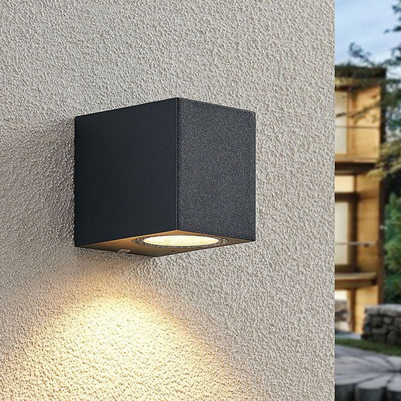 Contemporary Geometric Wall Light Aluminum & Glass Wall Sconce in Black