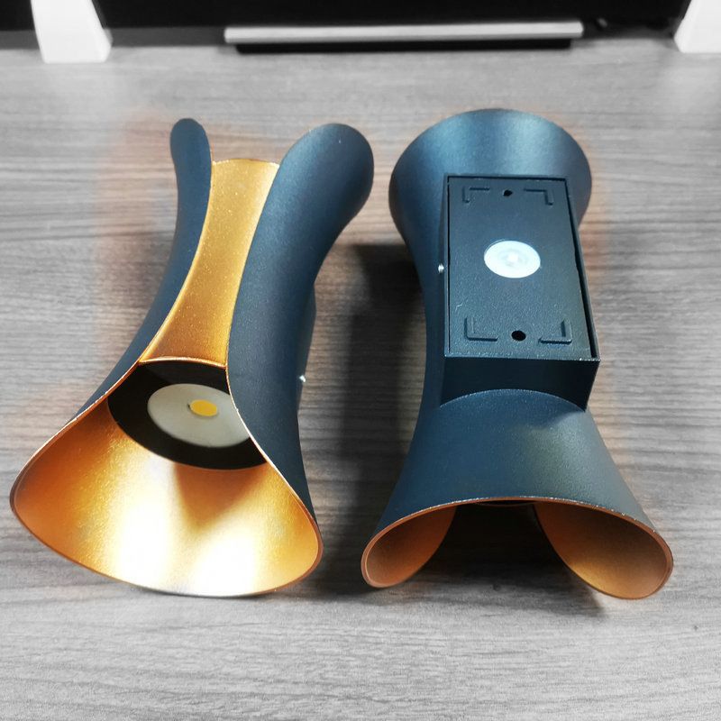 Curl Shape Wall Light Modern Style Metal 1 Light Wall Lamp in Black/White