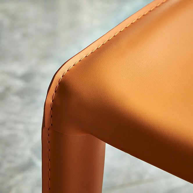 Silla de comedor contemporánea de cuero y metal Silla con respaldo sólido de comedor con brazo