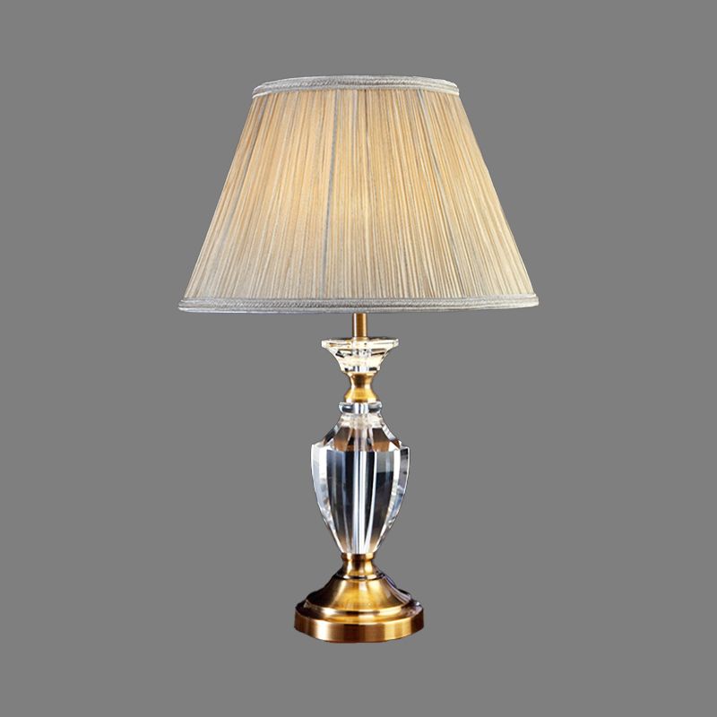 Lámpara de escritorio de urna beige Lámpara de mesa moderna de cristal biselado de 1 cabezal con pantalla de tela cónica