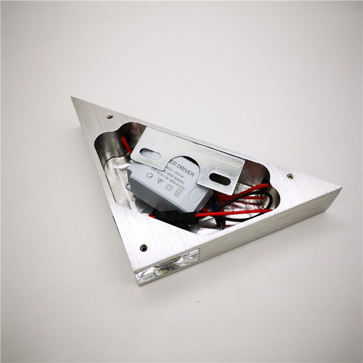 Sliver Brossé lampe murale triangulaire en aluminium Brossé 3 Lights Corridor Corridor Asle LED MUR LEUL