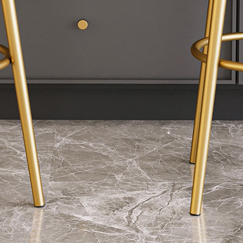 Glam Rückenlehne, armloser Thekenhocker, Café-Barhocker aus Eisen mit Samtkissen und Pedal