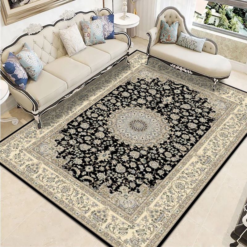 Black Retro Carpet Polyester Graphic Area Carpet Stain Resistant Carpet for Home Decor