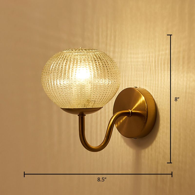 Postmoderne kugelförmige Wandlampe strukturiertes Glas 1-Schuss-Nachtwandlicht in Messing