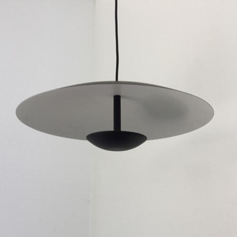 Luce a ciondolo interno minimalista, illuminazione a sospensione in metallo piatto in metallo a 1 luce