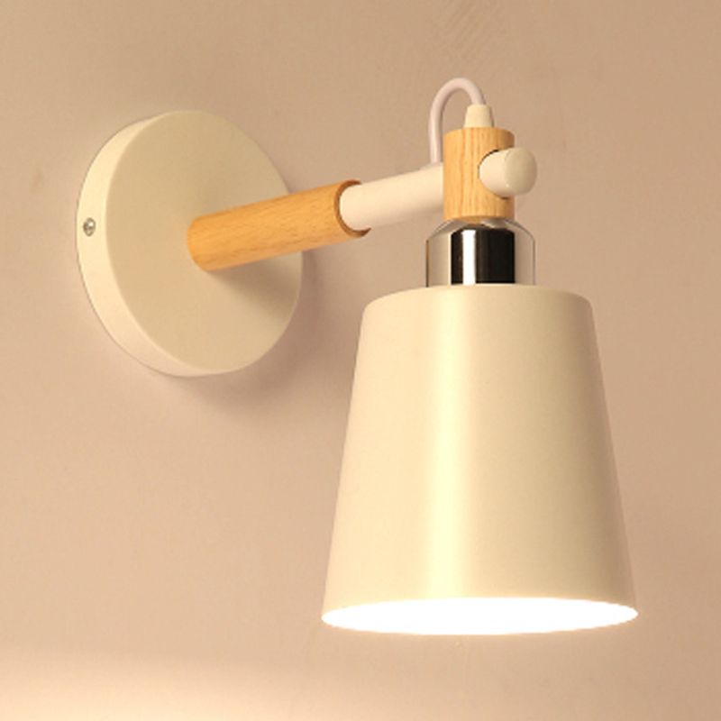 Lámpara de pared de macaron de hierro forjado en estilo de pared de domo de madera de estilo artístico moderno para espacios interiores