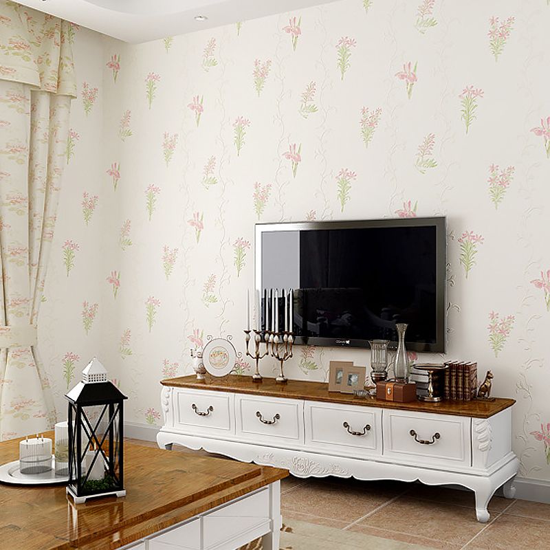 Rustic 54.2-sq ft Wall Decor Wildflower Moisture Resistant Wallpaper in Light Color