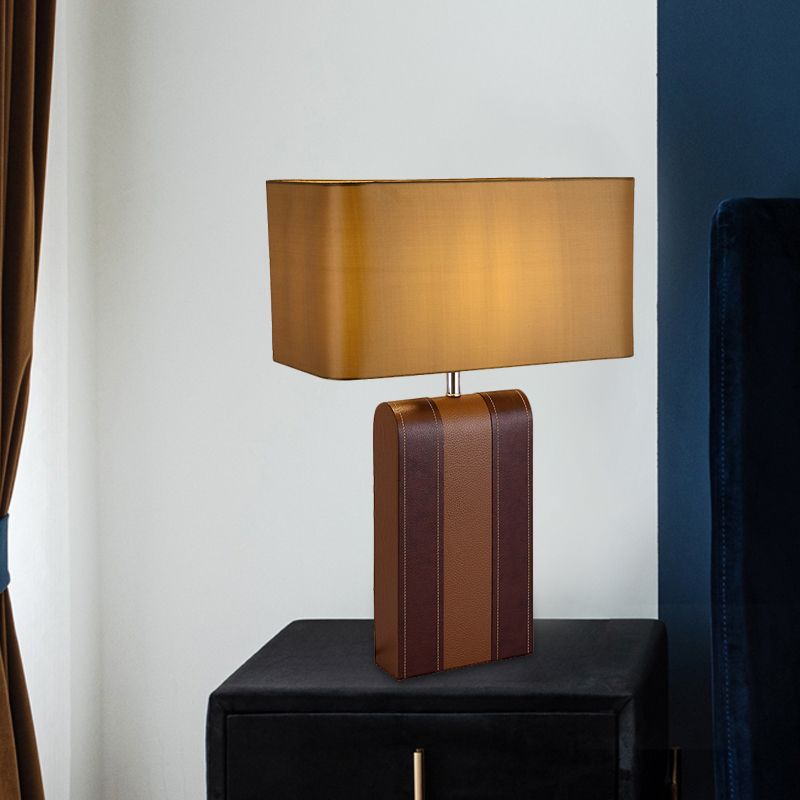 1 Kopf Rechteck -Schreibtisch hell modernistische Stofftischlampe in Braun für Esszimmer