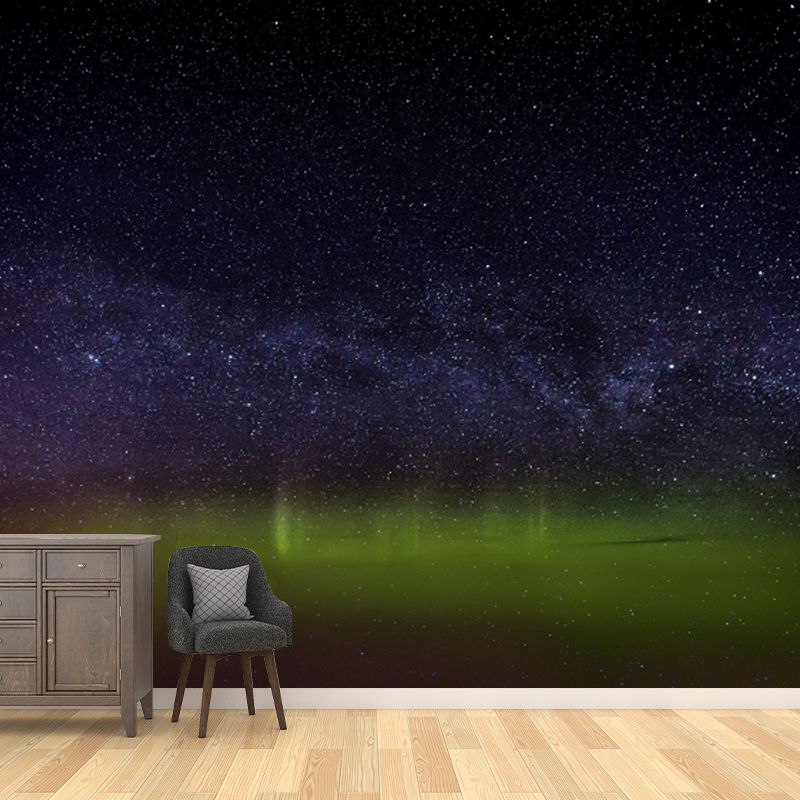 Galaxy Star Above Aurora Mural Modern Art Non-Woven Wall Covering in Black-Green