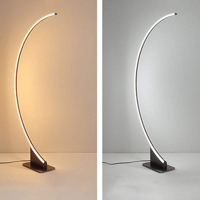 Metalen lineaire vorm vloerlicht moderne stijl 1 lichte vloer gemonteerd licht