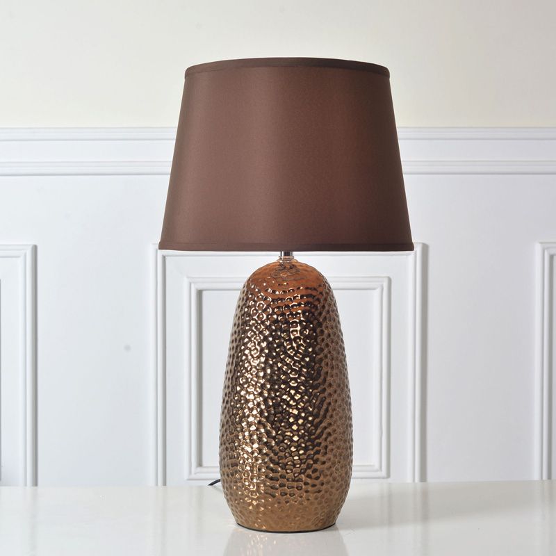 Lámpara de mesa posmoderna Cerámica de cono de 1 luces Luz de mesa marrón para dormitorio
