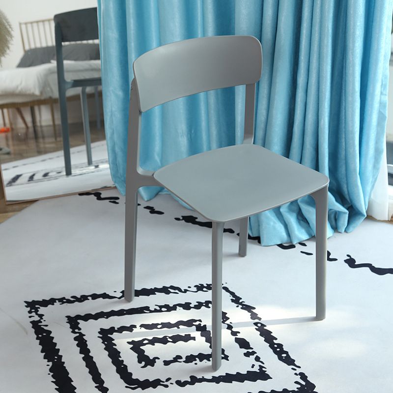 Sillas contemporáneas de comedor y acento Silla lateral con respaldo abierto de plástico con acabado mate