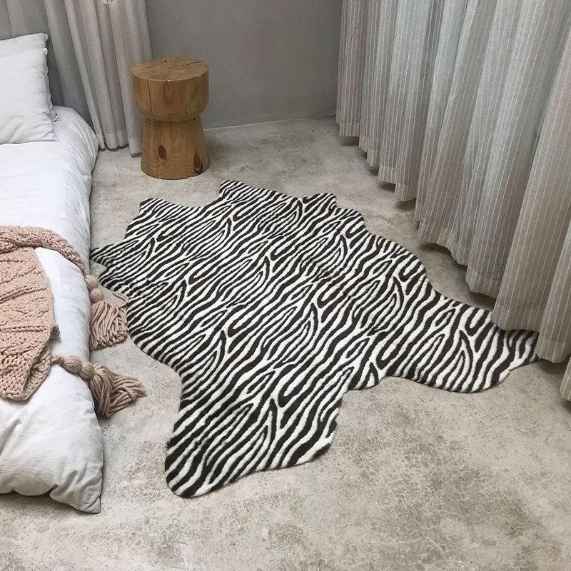 Black Study Rug Modern Zebra Striped Pattern Rug Polyester Anti-Slip Backing Area Rug