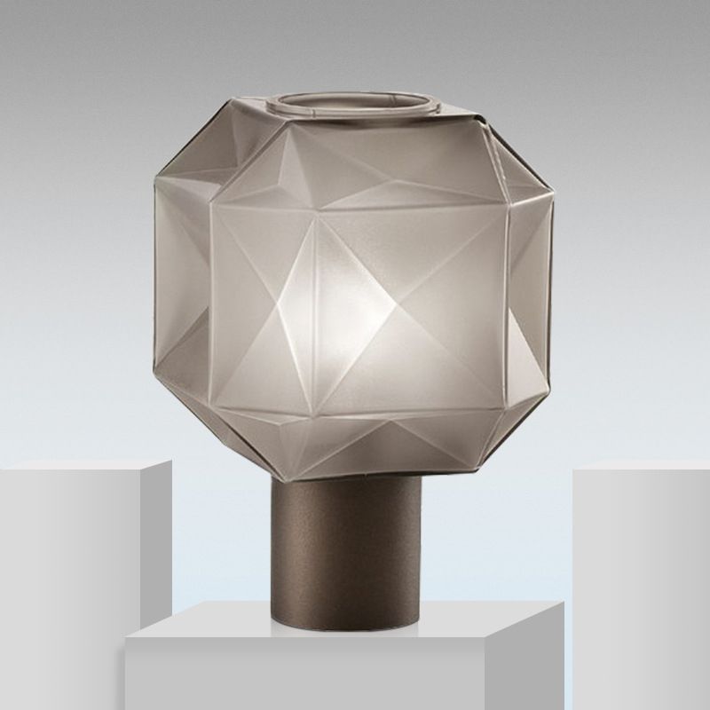 Luz de mesa geométrica de vidrio bronceado 1 cabezal lámpara de noche con base de metal de tubo