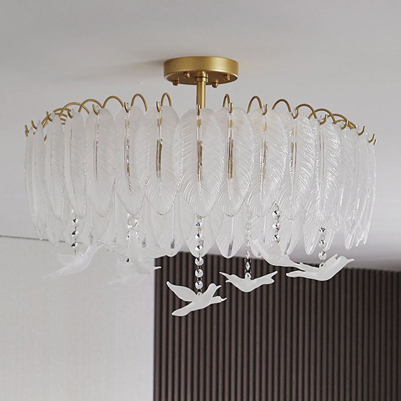 Luminaire monté au plafond en plumes simples, chambre à coucher en verre, proche du plafonnier en or
