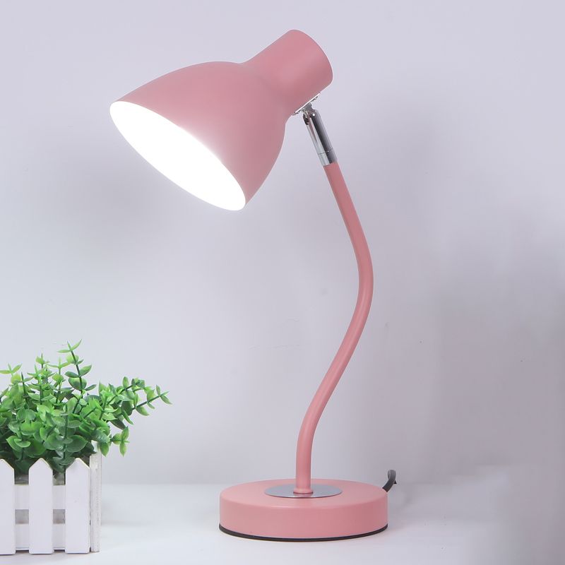 Stile moderno a forma di cono illuminazione da tavolo metallo 1 lampada da tavolo leggera per camera da letto