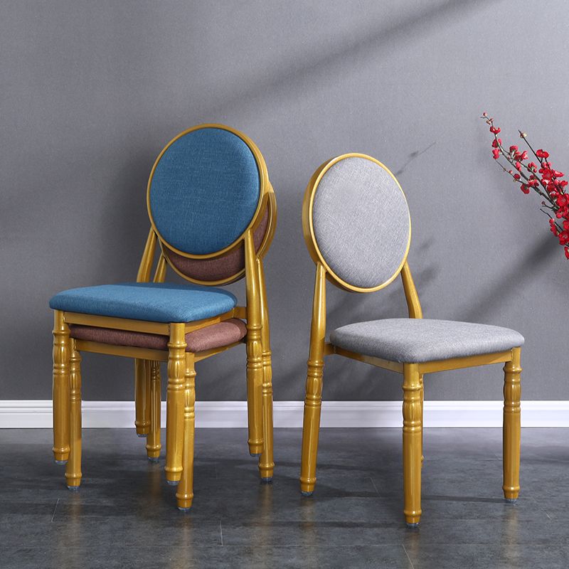 Silla lateral casera escandinava Silla lateral de comedor tapizada de metal con respaldo abierto
