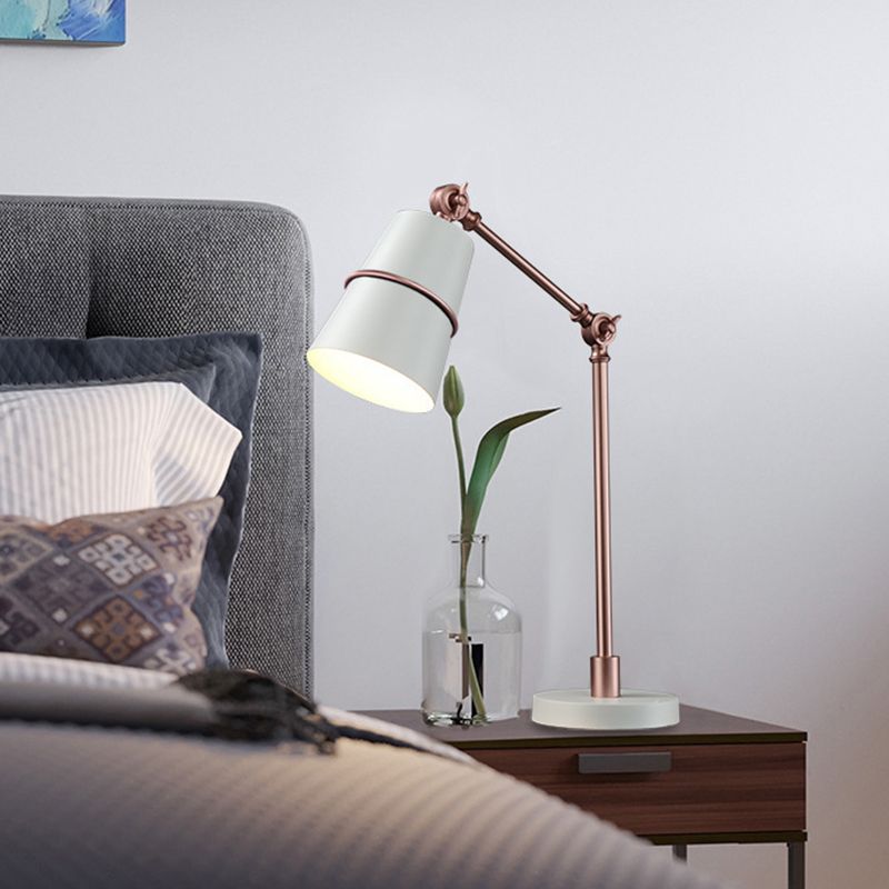 Lámpara de lectura de brazo colgante posmoderno 1 cabezal de la mesa de dormitorio con sombra de cono