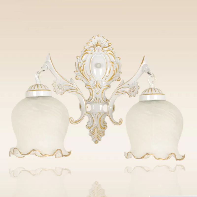 Bronze/weiße Rüschen-Wandleuchte, traditionelles Milchglas, 2 Köpfe, Wohnzimmer-Wandleuchte