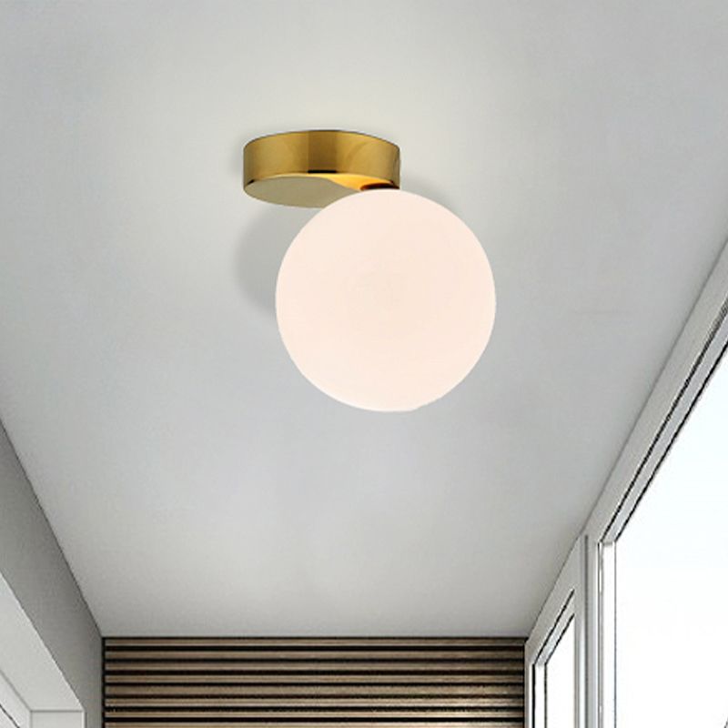Plafonnier globe en verre blanc, luminaire nordique à 1 ampoule, finition dorée